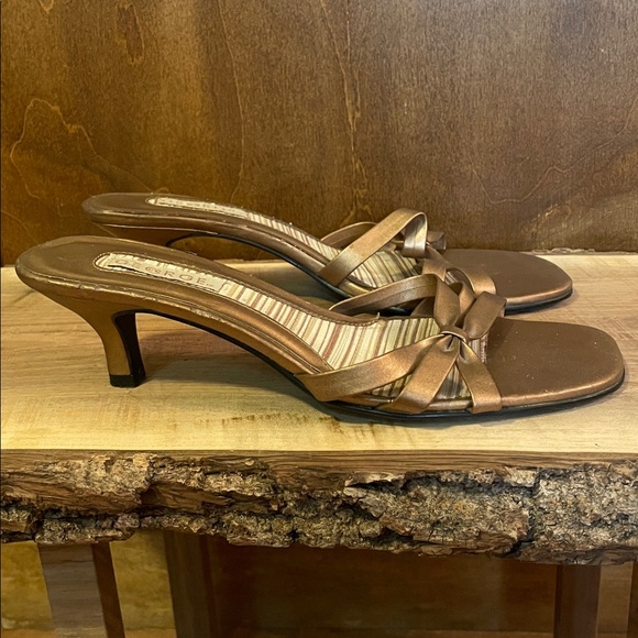George Women's Metallic Bronze Heels - Picture 4 of 7